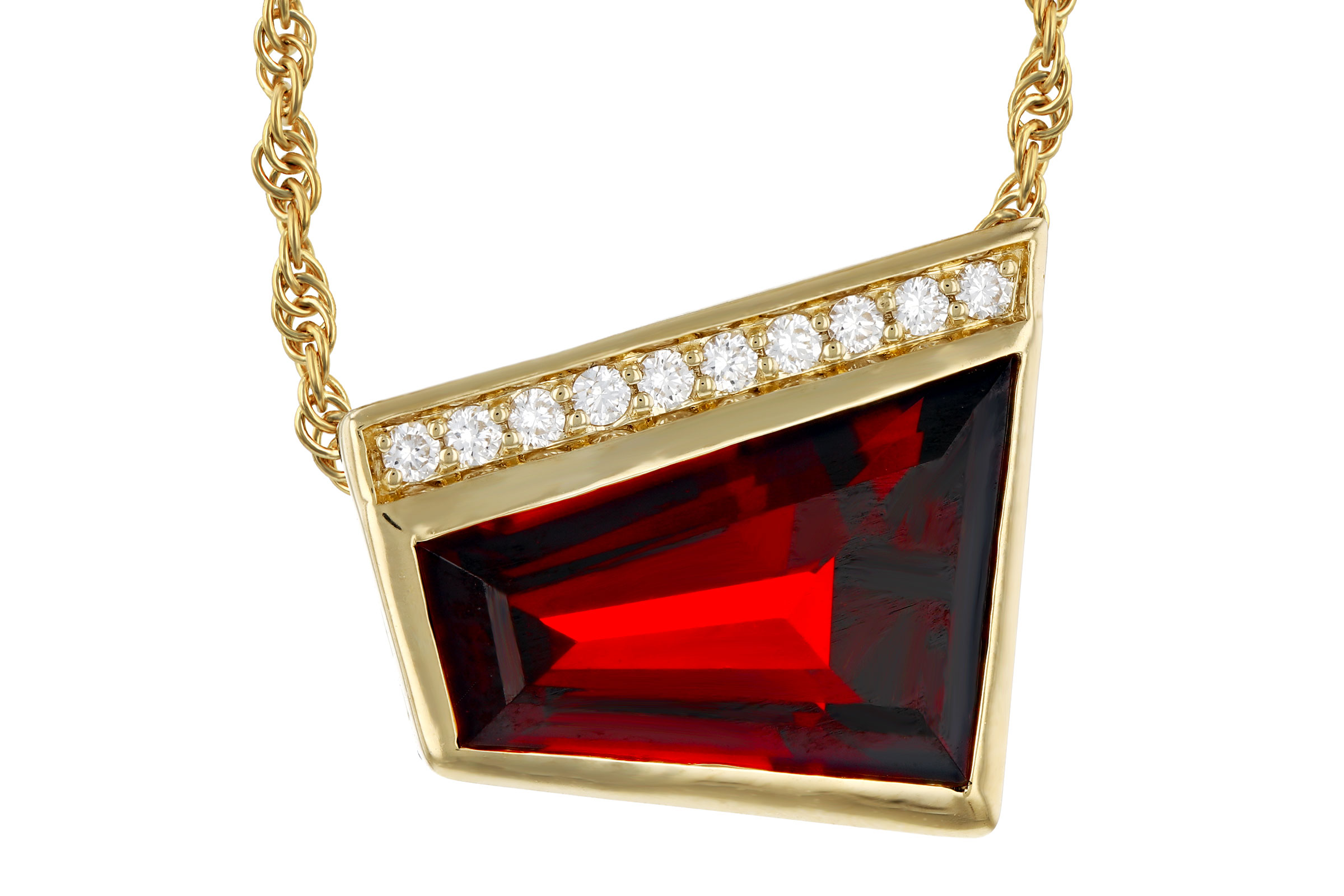 B303-29513: NECKLACE 3.92 GARNET 4.00 TGW