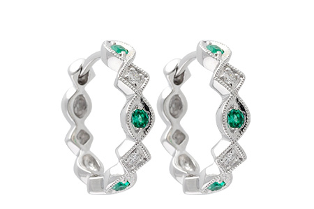 C214-19522: EARRINGS .13 EMERALD .18 TGW