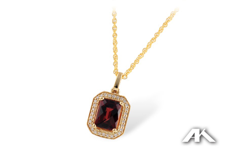 G215-11358: NECK 1.93 GARNET 2.04 TGW