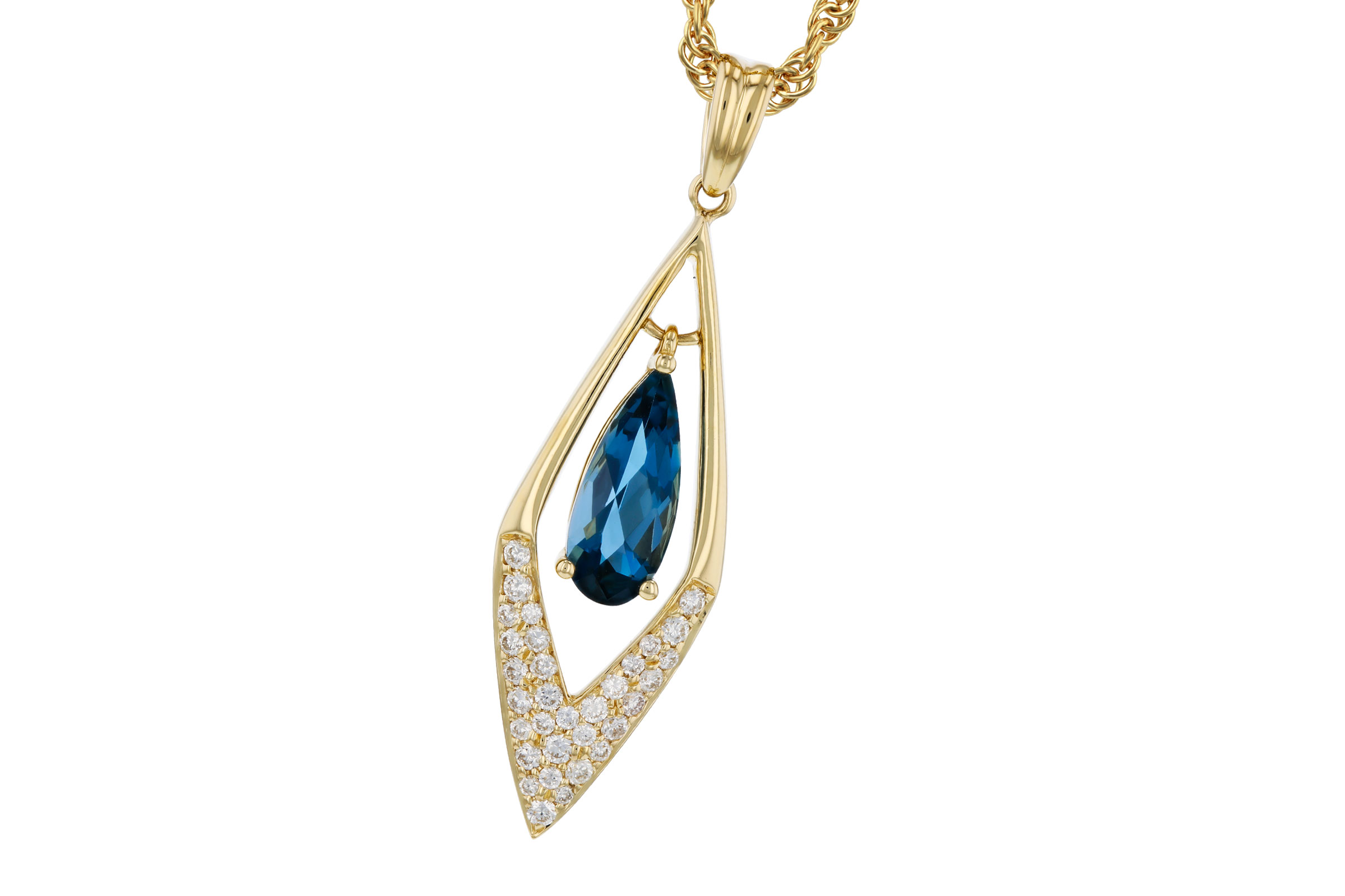G303-29485: NECK .85 LONDON BLUE TOPAZ 1.02 TGW (10x4MM LBT)